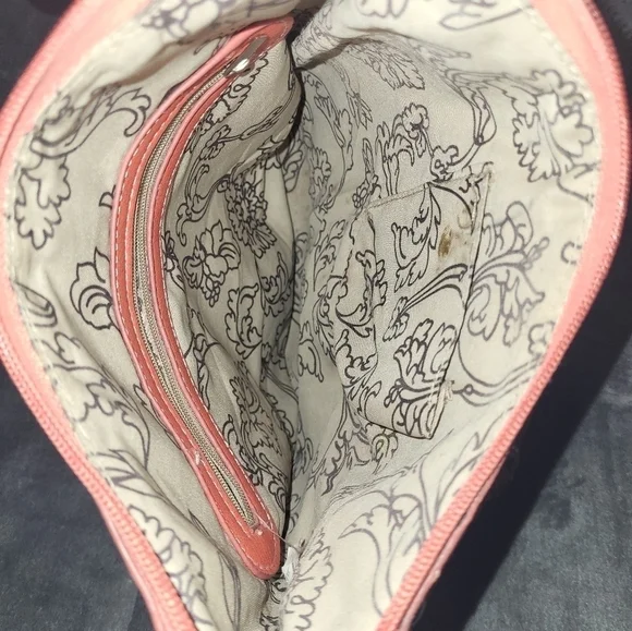 Stylish Crossbody Bag with Embroidered Cross and Wing Design - Picture 3 of 3